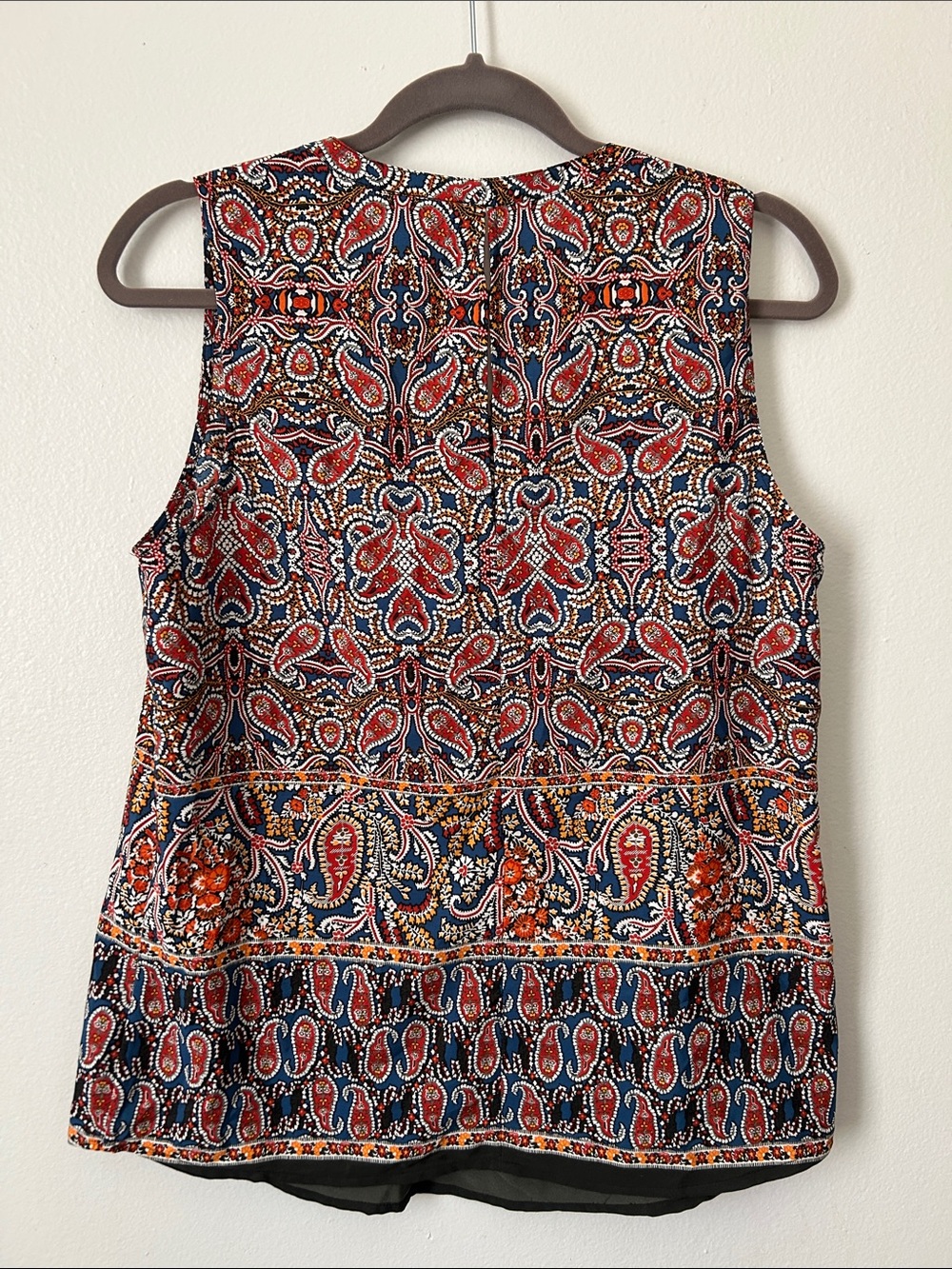 Daniel Rainn Navy and Red Paisley Tie-Front Sleeveless Top - Picture 6 of 10